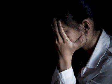 नपा अध्यक्ष के बेटे पर रेप का आरोप लगाने वाली युवती ने जहर खाकर की आत्महत्या की कोशिश, सुसाइड नोट में लिखा—“मानसिक प्रताड़ना से टूट चुकी हूं