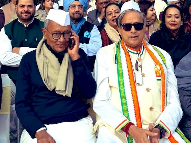 शशि थरूर ने भी दी कांग्रेस को  सीख,संगठन में अनुशासन होना चाहिए,दिग्विजय सिंह को मिला  थरूर का साथ