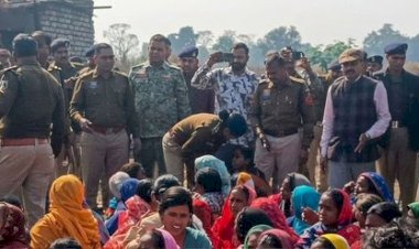 महिला आरक्षक को अर्धनग्न कर पीटा : खनन विरोधी हिंसा में  हमला, फाड़ी गई वर्दी, दी गई गंदी-गंदी गालियां, बनाया गया वीडियो