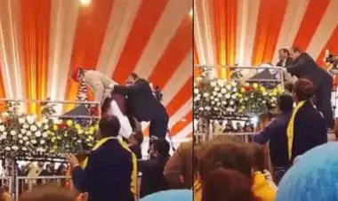 बृजभूषण शरण सिंह मंच पर मुंह के बल गिरे, 69वें जन्मदिन पर हुआ वाकयावीडियो वायरल