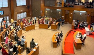 भोपाल नगर निगम बैठक :  स्लॉटर हाउस गोमांस के मुद्दे पर हंगामा, भाजपा-कांग्रेस के पार्षद इस्तीफे पर अड़े