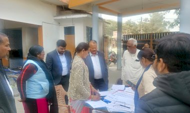 उरई तहसील में मतदाता सूची वाचन सम्पन्न, अपर आयुक्त झांसी रहे मौजूद, राजकीय इंटर कॉलेज व उच्च प्राथमिक विद्यालयों सहित विभिन्न मतदेय स्थलों पर हुआ निर्वाचक नामावली का वाचन