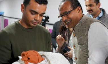 शिवराज सिंह चौहान बने ‘दादा’:  गूंजी किलकारी, बड़ी बहू ने दिया ‘लाडली लक्ष्मी’ को जन्म, पोती के कान में पढ़ा गायत्री मंत्र