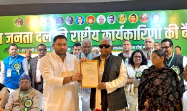 RJD के राष्ट्रीय कार्यकारी अध्यक्ष बने तेजस्वी यादव,खुद पिता ने सौंपी विरासत! बहन रोहिणी का तंज- कठपुतली बने शहजादा की ताजपोशी मुबारक