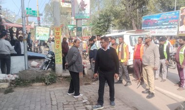 प्रशासन का बुलडोजर एक्शन: जिला परिषद क्षेत्र में अवैध अतिक्रमण ध्वस्त, सड़कें हुईं अतिक्रमण-मुक्त