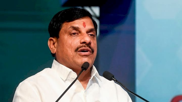 मुख्यमंत्री मोहन यादव के काफिले में बड़ी लापरवाही, नशे की हालत में अचानक बीच में आ गया व्यक्ति, मची अफरातफरी