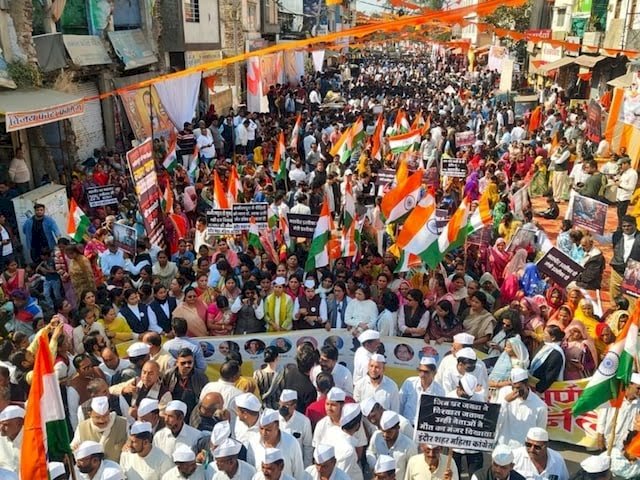 कांग्रेस की न्याय यात्रा...घंटा-मंत्री मुर्दाबाद के नारे लगे:गंदे पानी से मौतों के खिलाफ विरोध प्रदर्शन; दिग्विजय सिंह बोले- अब घर-घर जाएंगे