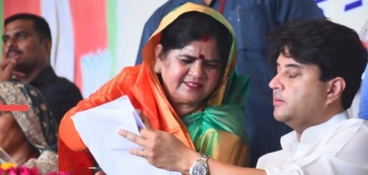 फिर चर्चा में सिंधिया समर्थक इमरती देवी,कहा— ‘जनता की सेवा के लिए तैयार हूं'' निगम मंडलों की नियुक्तियों की अटकलों के बीच स बयान से हलचल तेज