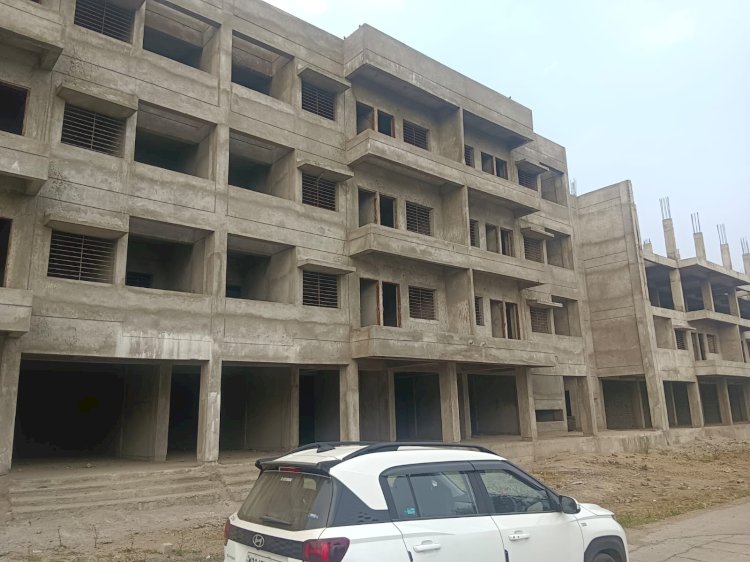 33 साल बाद भी हक की लड़ाई, न घर मिला, न कब्‍जा : फाइलों में दबा इंसाफ : 1992 की लॉटरी 2026 में भी अधूरी, प्रशासनिक उदासीनता की भेंट चढ़ी दीनदयाल आवास योजना