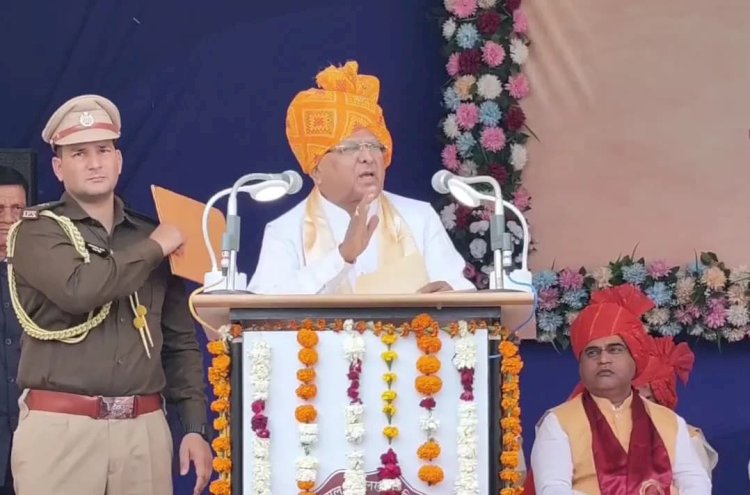 राज्यपाल मंगुभाई पटेल की सुरक्षा में बड़ी चूक,भाषण के दौरान मधुमक्खियों का हमला, कुलगुरु बोले- मधुमक्खियां भी हमारे साथ थीं