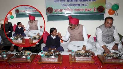 अफसरों पर बरसे मंत्री राकेश सिंह,लगाई भाजपा नेताओं की क्लास!स्कूल में बच्चों की जगह नेताओं को देखकर बिगड़ा मिजाज