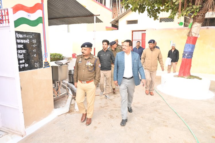 जिला कारागार में औचक निरीक्षण, सुरक्षा व्यवस्था परखी, बैरकों की गहन तलाशी में कोई आपत्तिजनक वस्तु नहीं मिली, प्रतिदिन अनिवार्य निरीक्षण के निर्देश