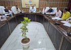 उरई में डीएम की दो टूक: ऋण आवेदनों में ढिलाई बर्दाश्त नहीं, गैरहाजिर यूपीसीडा अफसर का वेतन रोकने के निर्देश