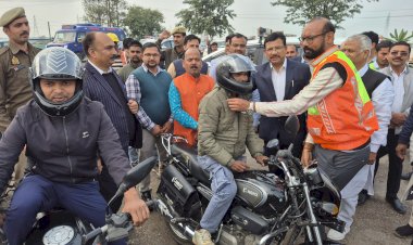 आटा टोल प्लाजा पर 37वें राष्ट्रीय सड़क सुरक्षा माह का समापन, डीएम ने दिलाई यातायात नियमों के पालन की शपथ