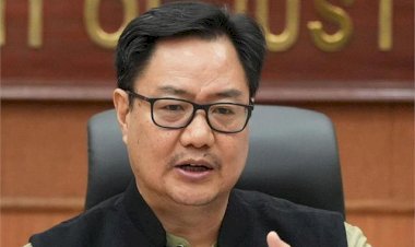 कांग्रेस सांसदों ने संसद में मचाया हंगामा, 20-25 सदस्य चेंबर में घुसे और स्पीकर को गाली-गलौज! किरेन रिजिजू  का बड़ा आरोप,बोले- “ऐसा पहले कभी नहीं देखा”