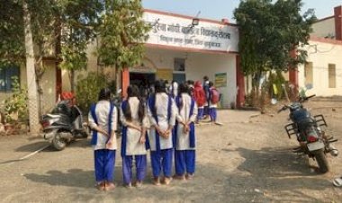 कन्या छात्रावास की अधीक्षिका को हटाया,कन्वर्जन का आरोप झाबुआ में बढ़ा विवाद,हॉस्टल में रहना है राम-राम और सूर्य नमस्कार को छोड़ना होगा'