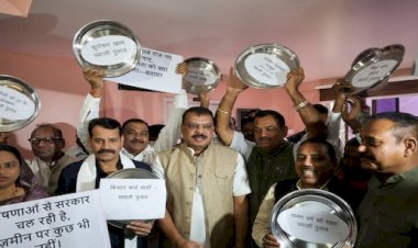 विधानसभा में थाली लेकर पहुंचे कांग्रेसी :भागीरथपुरा कांड पर विपक्ष ने मंत्री विजयवर्गीय-शुक्ला का इस्तीफा मांगा, हंगामे के बीच कार्यवाही 2 बजे तक स्थगित