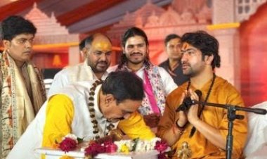 दुर्गा बनो, काली बनो, बुर्के वाली न बनो,धीरेंद्र शास्त्री की लड़कियों से अपील : बोले- बेटियों को जागरूक करना जरूरी, लव जिहाद से सतर्क रहने की दी सलाह