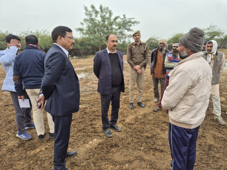 ग्राम रेवा में जिलाधिकारी का निरीक्षण: केंद्र व राज्य सरकार की योजनाओं का सत्यापन, विकास कार्यों में लापरवाही पर सख़्त निर्देश