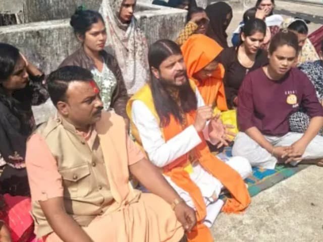 'किन्नर जिहाद' पर बवाल :विहिप-बजरंग दल ने जांच की मांग की; सुरैया ने कहा-ये सिर्फ गद्दी की लड़ाई