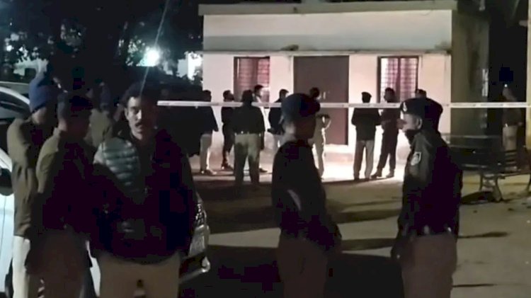 पुलिस कस्टडी में युवक की मौत, दो कॉन्स्टेबल सस्पेंड:सुबह ही लाया गया था थाने, परिजन ने लगाए गंभीर आरोप