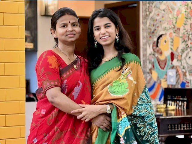 BJP विधायक मैथिली ठाकुर की मां के हीरे के गहने चोरी :बेटी  के साथ कार्यक्रम में गई थीं, FIR दर्जकर जांच में जुटी पुलिस Eng