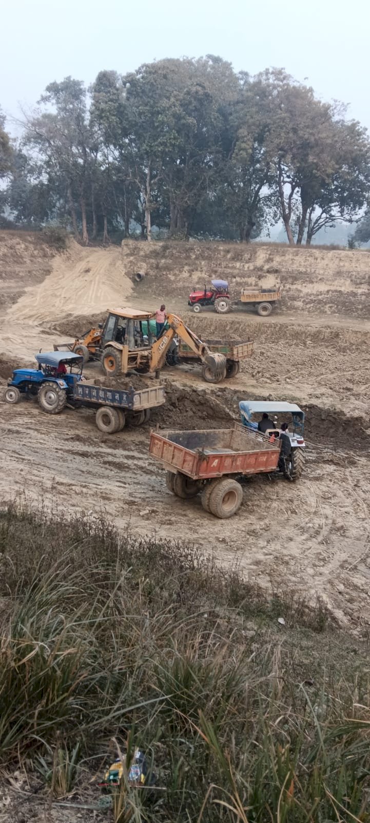 जौनपुर के बेनीपुर में ‘मुख्यमंत्री तालाब योजना’ पर सवाल, अवैध खनन कर लाखों के गबन का आरोप