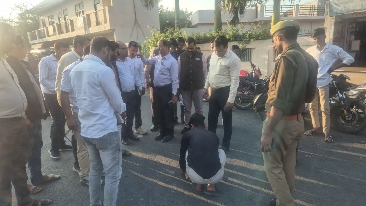 मानकों से खिलवाड़ पड़ा भारी: घटिया सड़क निर्माण पर डीएम का कड़ा एक्शन, 10 मार्च तक सुधार नहीं तो FIR