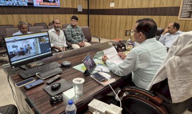 वर्चुअल माध्यम से जुड़े सभी जिलास्तरीय अधिकारी, दूर-दराज से आए फरियादियों की समस्याएं सुनीं