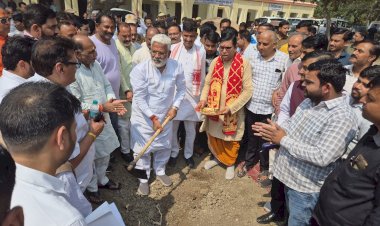 किसानों को मिलेगा मजबूत सिंचाई तंत्र: जल शक्ति मंत्री स्वतंत्र देव सिंह ने उरई में 6.78 करोड़ रुपये की परियोजनाओं का किया शिलान्यास