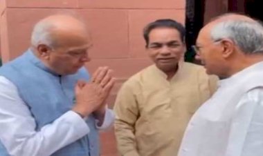 संसद के बाहर सियासी चुटकी: दिग्विजय बोले– ‘आपको ही स्पीकर होना चाहिए’, सुनते ही जगदंबिका पाल ने जोड़ लिए हाथ