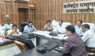 मण्डलायुक्त/रोल प्रेक्षक ने मतदाता सूची विशेष प्रगाढ़ पुनरीक्षण की समीक्षा की,फार्म-6, 7 व 8 की सुपर चेकिंग कर सत्यापन, बीएलओ व मतदाताओं से वर्चुअल संवाद