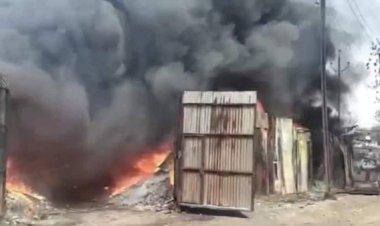 सांवेर रोड पर स्क्रैप गोदाम में भीषण आग, भारी मात्रा में प्लास्टिक स्क्रैप,कई किमी दूर से नजर आ रहा धुएं का गुबार, कई महिलाओं की बिगड़ी तबियत