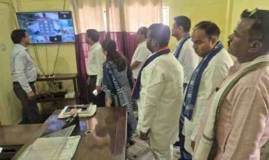ईवीएम-वीवीपैट वेयरहाउस का त्रैमासिक निरीक्षण, जिला निर्वाचन अधिकारी ने राजनैतिक दलों के प्रतिनिधियों की मौजूदगी में परखी सुरक्षा व्यवस्था सीसीटीवी सिस्टम का किया गया अवलोकन