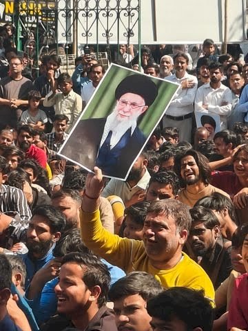 खामेनेई की हत्या की खबर पर लखनऊ में उबाल: शिया समुदाय सड़कों पर उतरा, महिलाओं-पुरुषों ने जताया विरोध