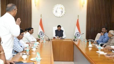 CM मोहन यादव से बातचीत के बाद ऑपरेटर्स ने वापस लिया फैसला,बैठक के बाद राजपत्र होल्ड, 2 मार्च से नहीं होगी बसों की हड़ताल