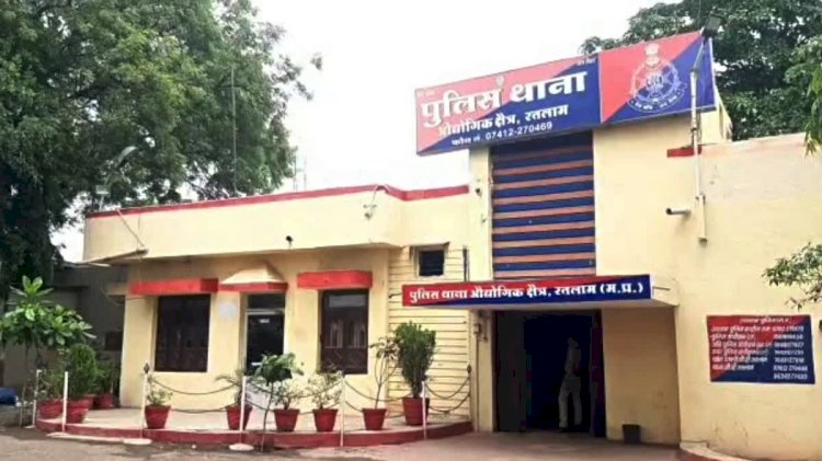 आबकारी भर्ती परीक्षा में बड़ा फर्जीवाड़ा! 12 टॉपर रडार पर, CCTV जांच से चौंकाने वाला खुलासा : रतलाम में 30 मिनट में 100 प्रश्न हल, फिर बैठे रहे; CCTV जांच से   खुली पोल