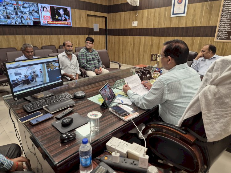 वर्चुअल माध्यम से जुड़े सभी जिलास्तरीय अधिकारी, दूर-दराज से आए फरियादियों की समस्याएं सुनीं
