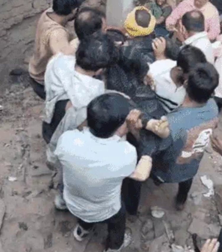 कारोबारी के घर लगी आग में बहू जिंदा जली :ग्वालियर में खिड़कियां तोड़कर घर में घुसी रेस्क्यू टीम, 5 को बचाया; फायर ब्रिगेड की 10 गाड़ियां मौके पर