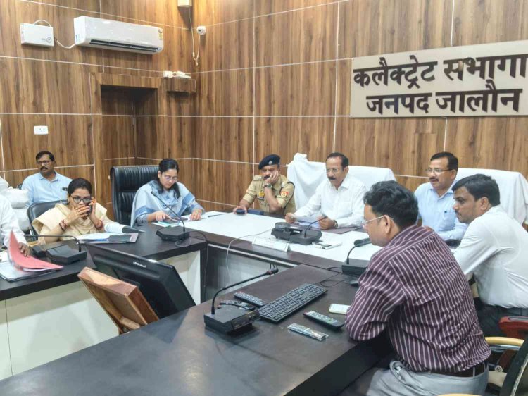 मण्डलायुक्त/रोल प्रेक्षक ने मतदाता सूची विशेष प्रगाढ़ पुनरीक्षण की समीक्षा की,फार्म-6, 7 व 8 की सुपर चेकिंग कर सत्यापन, बीएलओ व मतदाताओं से वर्चुअल संवाद