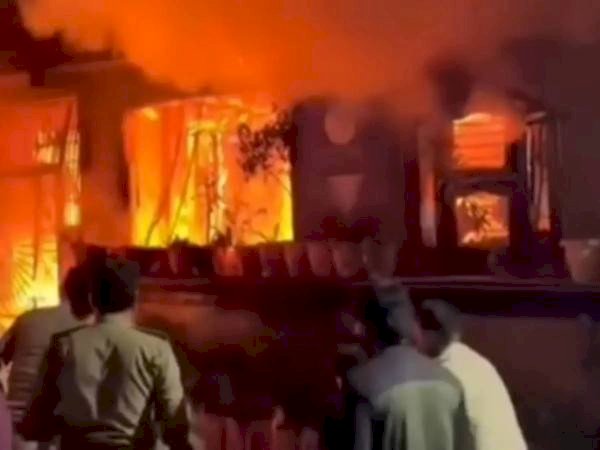 8 लोगों की जिंदा जलकर मौत, इंदौर में EV चार्जिंग के दौरान घर जला:4 घायल; डिजिटल लॉक नहीं खुले, लोग अंदर फंसे रह गए; पीएम-सीएम ने जताया दुख