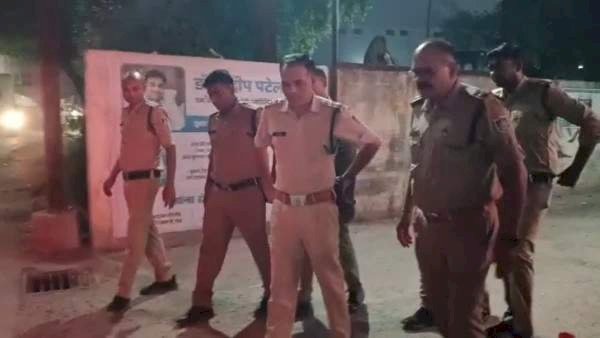 कलश यात्रा में हर्ष फायरिंग से सनसनी: फोटोग्राफर के पैर में लगी गोली, मौके पर मची अफरा-तफरी