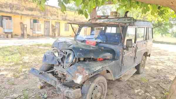 रेत माफिया बेखौफ,दिमनी में पुलिस जीप को ट्रैक्टर से मारी टक्कर-आरक्षक घायल, आरोपी चालक गिरफ्तार