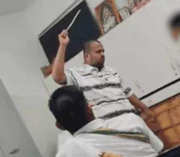 उज्जैन वेदविद्या प्रतिष्ठान छात्र की पिटाई का वीडियो वायरल : दूसरे के बिस्तर पर सोया मासूम तो अध्यापक ने बेरहमी से पीटा , वार्डन के खिलाफ FIR