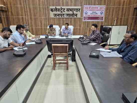 डीजल-पेट्रोल की निर्बाध उपलब्धता को लेकर डीएम-एसपी ने सभी पेट्रोल पंपों पर पारदर्शी वितरण के दिए निर्देश,अफवाहों पर रोक, प्रत्येक 8 घंटे पर निरीक्षण के निर्देश जनपद में पर्याप्त ईंधन उपलब्ध