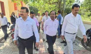 केंद्रीय विद्यालय की सौगात से जालौन में शिक्षा का नया उत्साह, प्रवेश को उमड़े अभिभावक-डीएम ने किया निरीक्षण, बेहतर शिक्षण व्यवस्था के लिए सीसीटीवी व हेल्प डेस्क के निर्देश