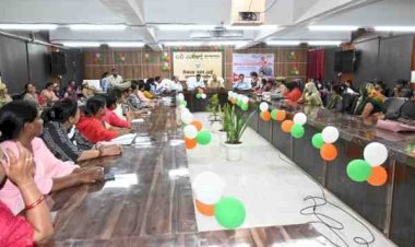 हक की बात’ में गूंजी बेटियों की आवाज: डीएम ने मौके पर दिए समाधान के निर्देश, मिशन शक्ति 5.0 बना सशक्त मंच