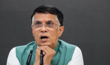 कांग्रेस नेता पवन खेड़ा के घर पुलिस का छापा, CM हिमंता की पत्नी के पासपोर्ट को लेकर लगाए थे आरोप