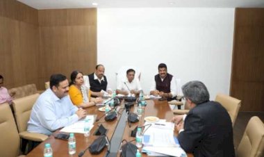 गैस सप्लाई को लेकर सख्ती: जिला-तहसील तक कमर्शियल सिलेंडर उपलब्ध कराने के निर्देश, कालाबाजारी पर कड़ी कार्रवाई