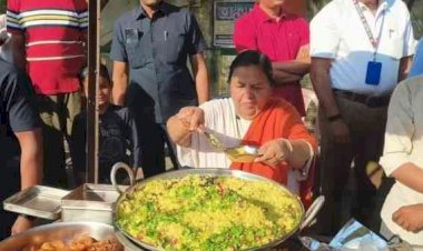 पूर्व सीएम उमा भारती ने बंगले के बाहर ठेले पर बेचे पोहा-जलेबी,अनोखा विरोध प्रदर्शन, प्रशासन को चेताया—गरीबों की रोजी-रोटी पर न चलाएं बुलडोजर